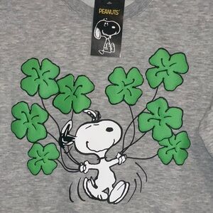 PEANUTS HAPPY GO LUCKY SNOOPY GOOD LUCK 4 LEAF CLOVERS IN 3D SWEATSHIRT 2X NWT
